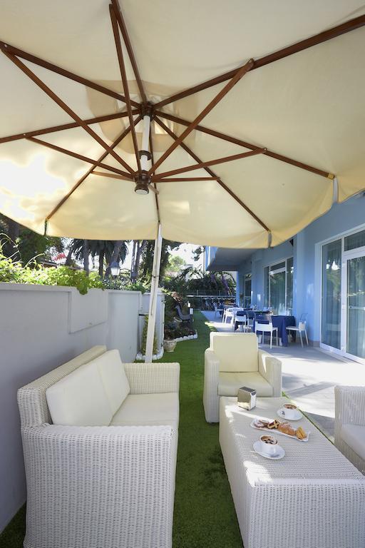 Aurea Hotel Tortoreto Bagian luar foto